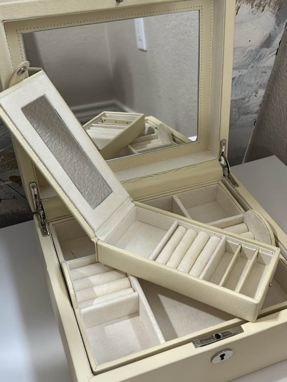 Pottery Barn Cream Leather Jewelry Organizer Box with Mirror - Picture 4 of 5